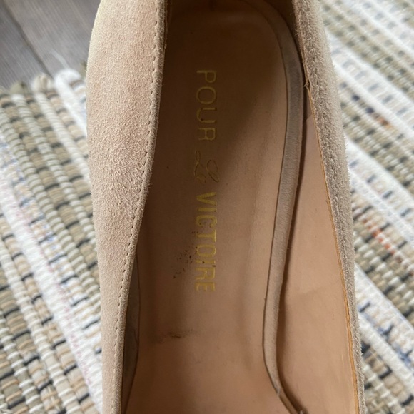 Pour La Victoire Nude Suede Pumps - Picture 2 of 6